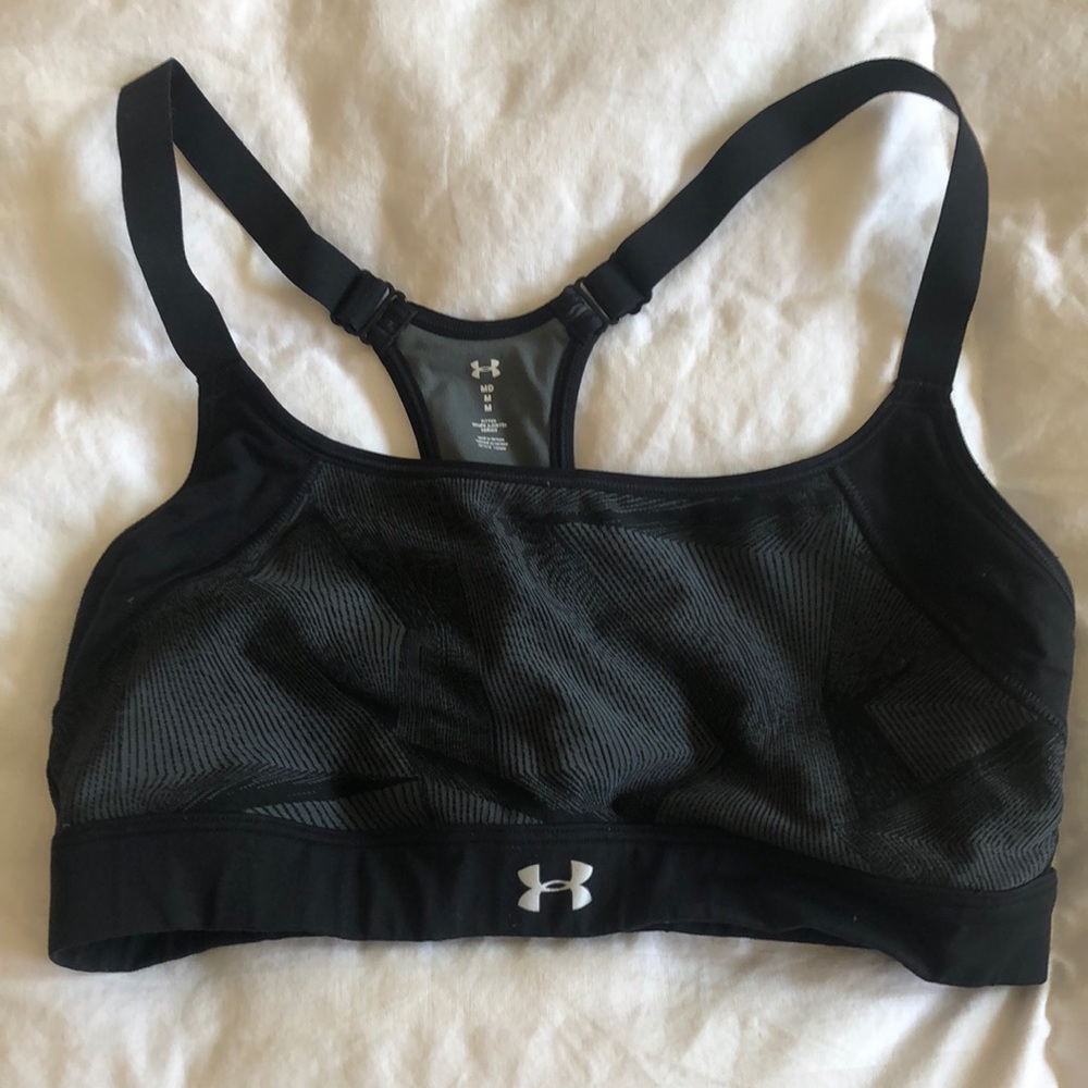 Under armour sports bra(M)